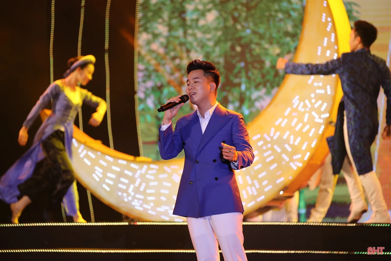 Tưng bừng khai trương du lịch biển Hà Tĩnh ảnh 7