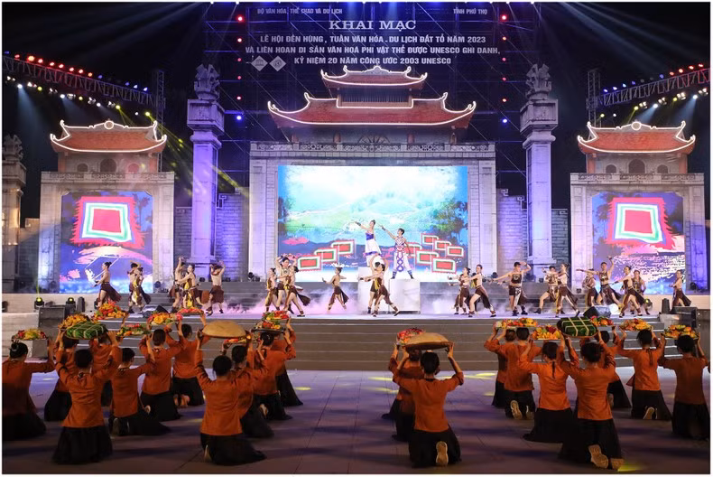 Tiết mục văn nghệ đặc sắc tại đêm khai hội Đền Hùng