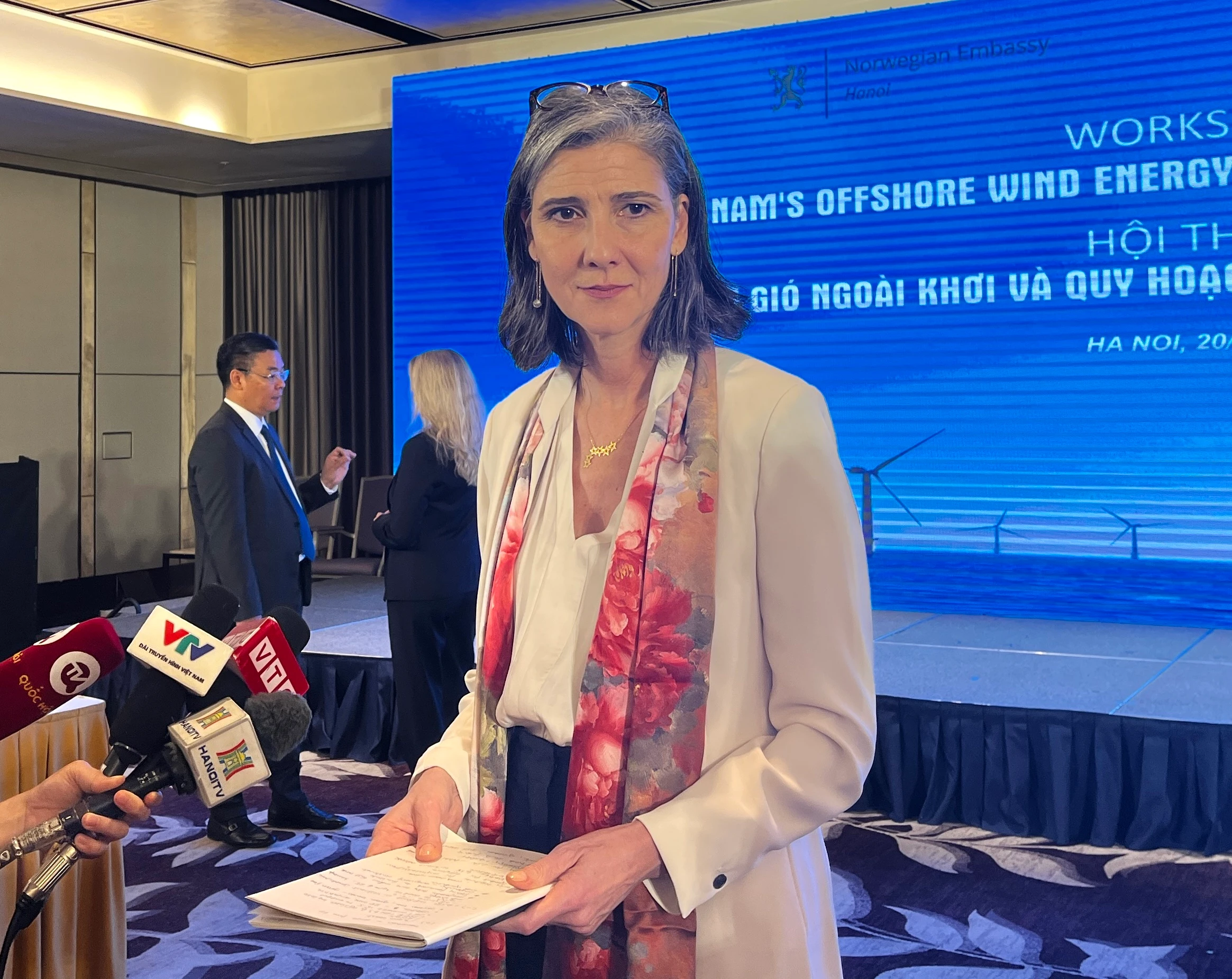 Trưởng đại diện thường trú UNDP tại Việt Nam Ramla Khalidi chia sẻ với phóng viên tại hội thảo.