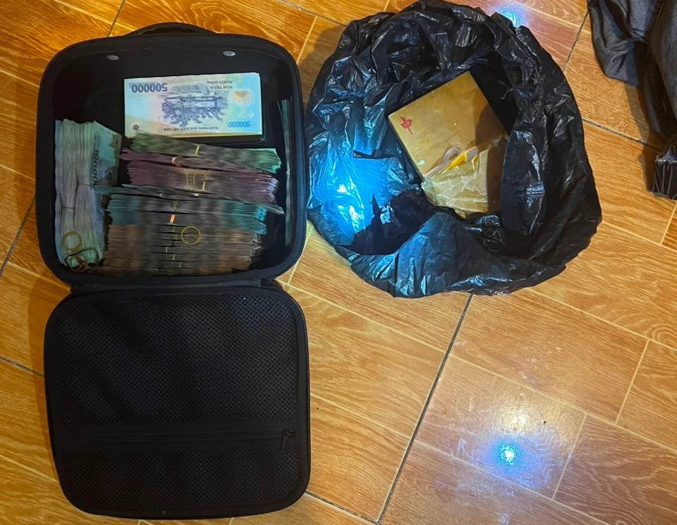 Ảnh 5. Tang vật thu giữ tại nhà Má A Lư.jpg