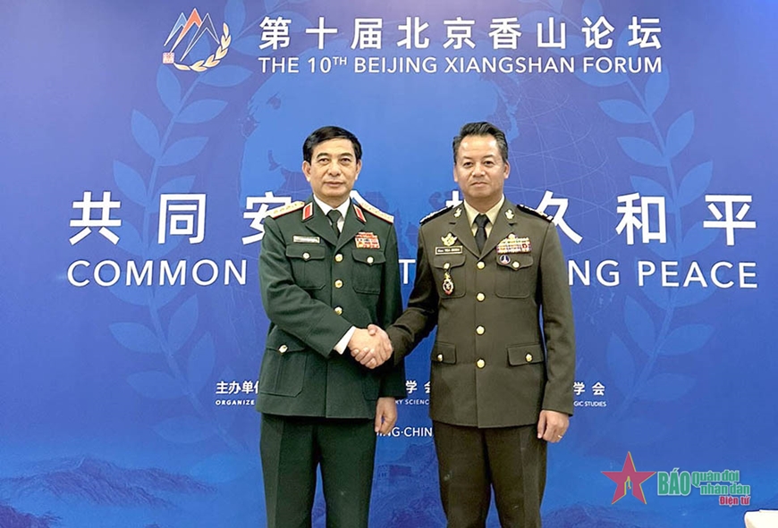 Đại tướng Phan Văn Giang, Ủy viên Bộ Chính trị, Phó bí thư Quân ủy Trung ương, Bộ trưởng Bộ Quốc phòng Việt Nam gặp song phương Đại tướng Tea Seiha, Phó thủ tướng, Bộ trưởng Bộ Quốc phòng Campuchia nhân dịp tham dự Diễn đàn Hương Sơn Bắc Kinh lần thứ 10, tháng 10/2023. Đại tướng Phan Văn Giang, Ủy viên Bộ Chính trị, Phó bí thư Quân ủy Trung ương, Bộ trưởng Bộ Quốc phòng Việt Nam gặp song phương Đại tướng Tea Seiha, Phó thủ tướng, Bộ trưởng Bộ Quốc phòng Campuchia nhân dịp tham dự Diễn đàn Hương Sơn Bắc Kinh lần thứ 10, tháng 10/2023.
