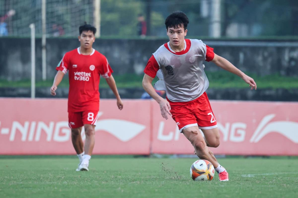 Hoàng Đức là cái tên quan trọng trong lối chơi của thầy Troussier. 58434541PMt8.jpg