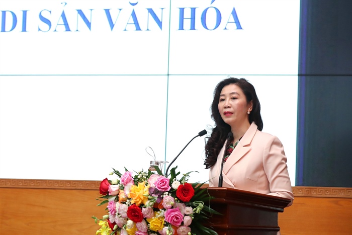 Cục trưởng Cục Di sản văn hóa Lê Thị Thu Hiền trình bày Báo cáo tóm tắt nội dung Dự thảo Luật Di sản văn hóa (sửa đổi). Lê Thị thu Hiền.jpg