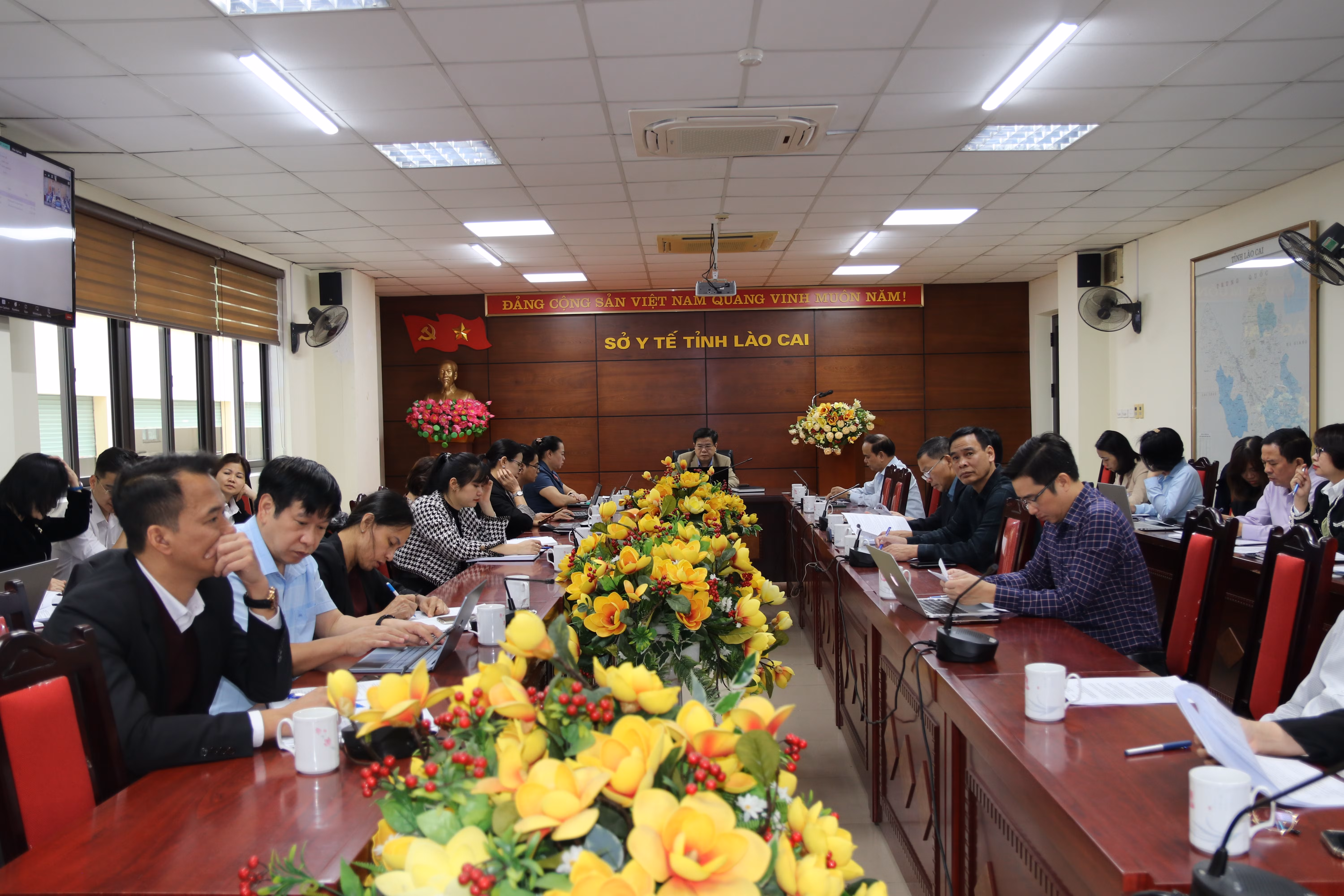 anh 1 tin hoi nghi.JPG