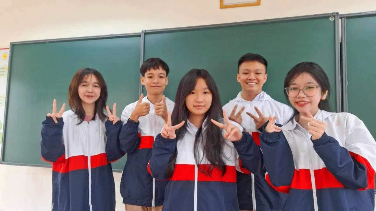 ảnh cô Nhin (1).jpg