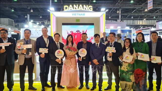 Đại sứ Việt Nam tại Ấn Độ Nguyễn Thanh Hải chụp ảnh lưu niệm với đoàn Sở Du lịch thành phố Đà Nẵng và các đối tác. lu-hanh-22224b.jpg