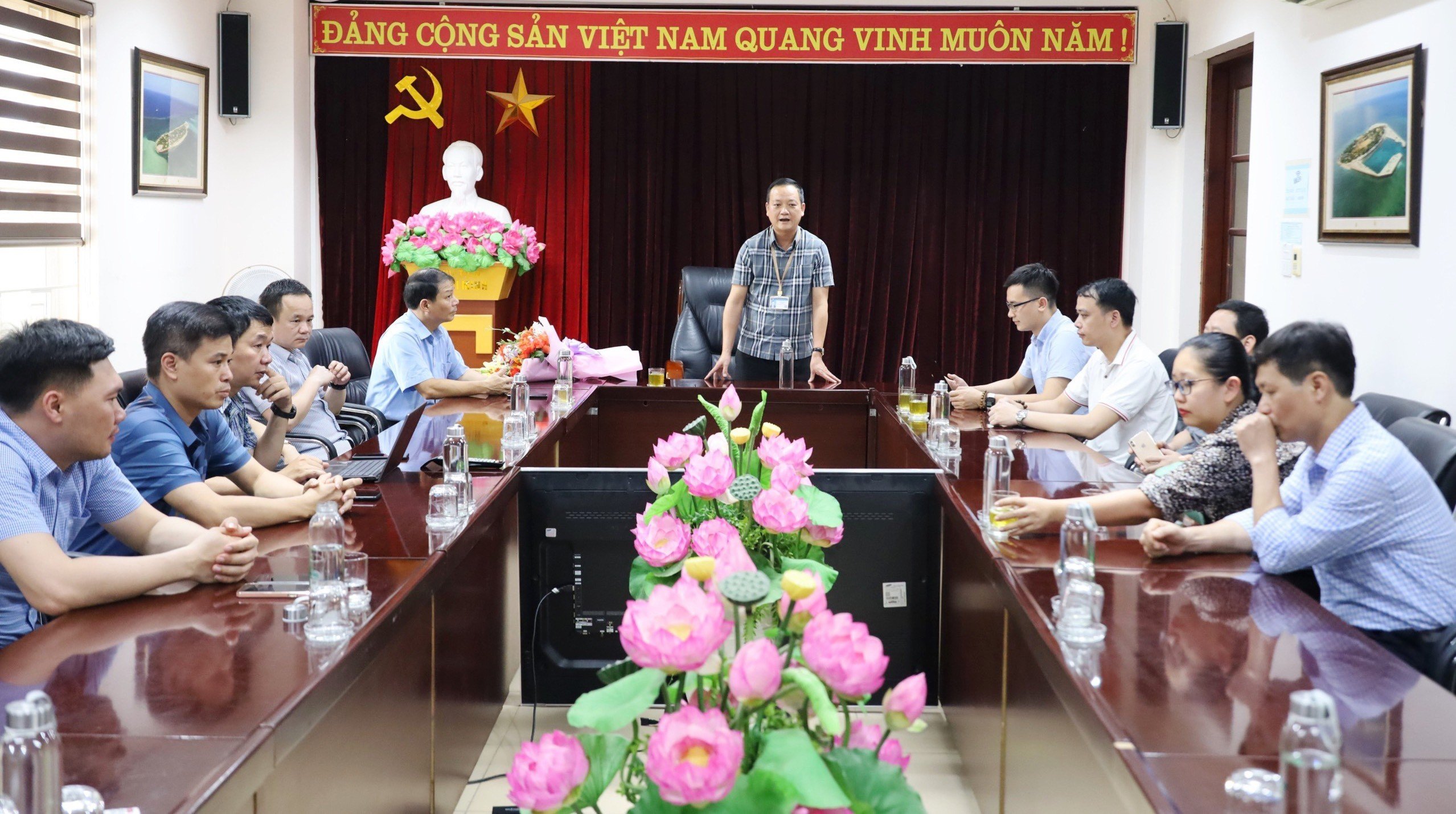 Giám đốc Sở Thông tin và Truyền thông Vũ Hùng Dũng phát biểu tại buổi làm việc. IMG_20230519_150240.jpg