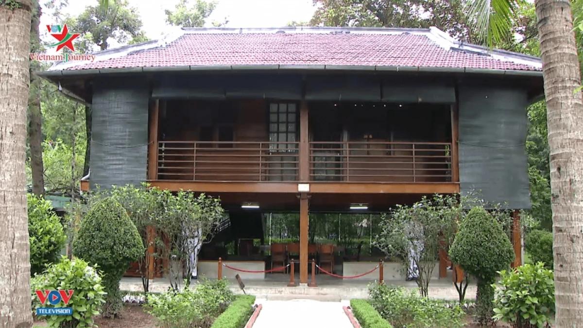 Khu Di tích Nhà sàn Bác Hồ ở Hà Nội.