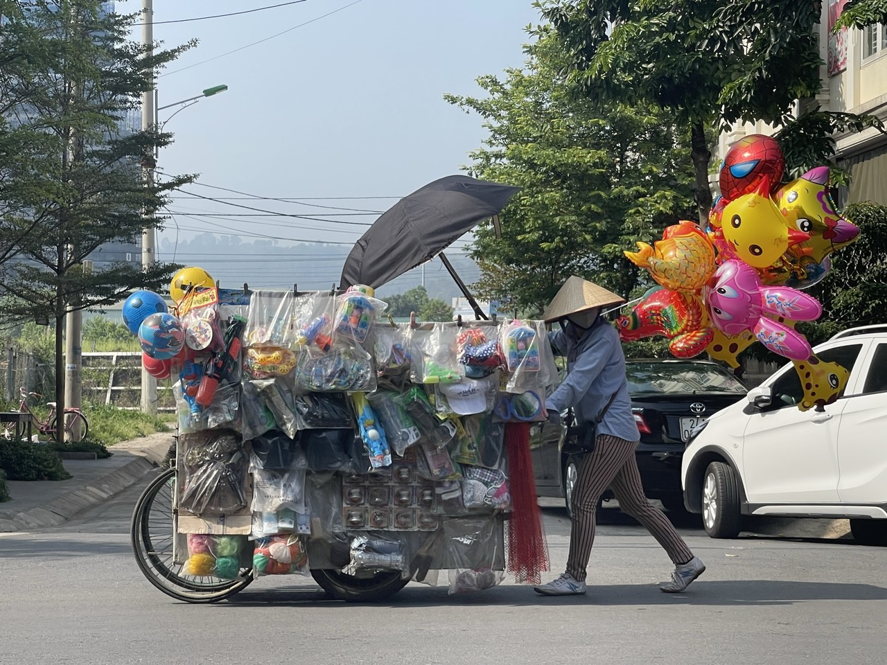Đợt nắng nóng kéo dài ảnh hưởng trực tiếp đến đời sống của người dân. Ảnh: Ngọc Bằng IMG_20230518_163025.jpg