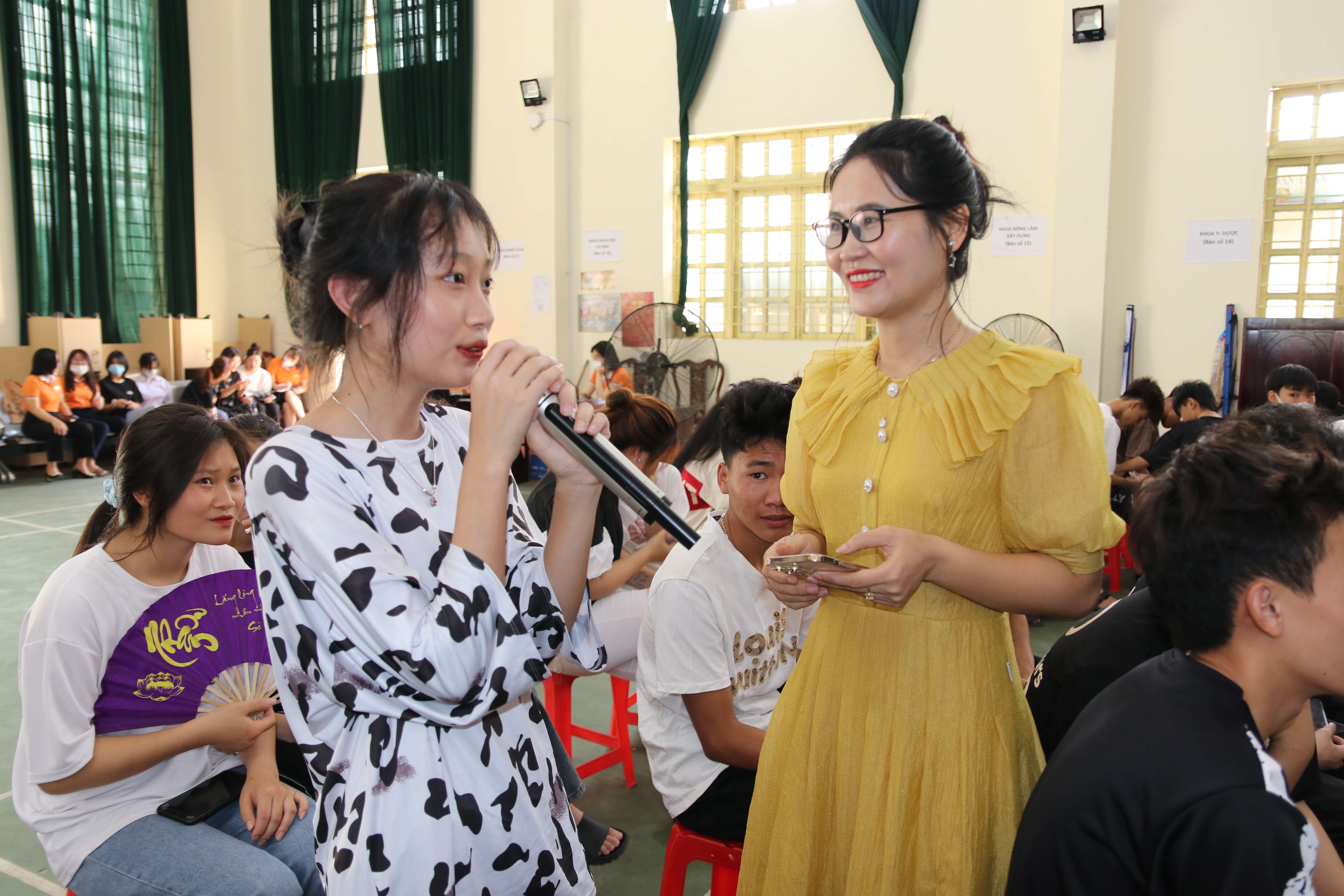 Học sinh, sinh viên chia sẻ những thắc mắc về sức khỏe sinh sản. anh 2.. tin ds.JPG