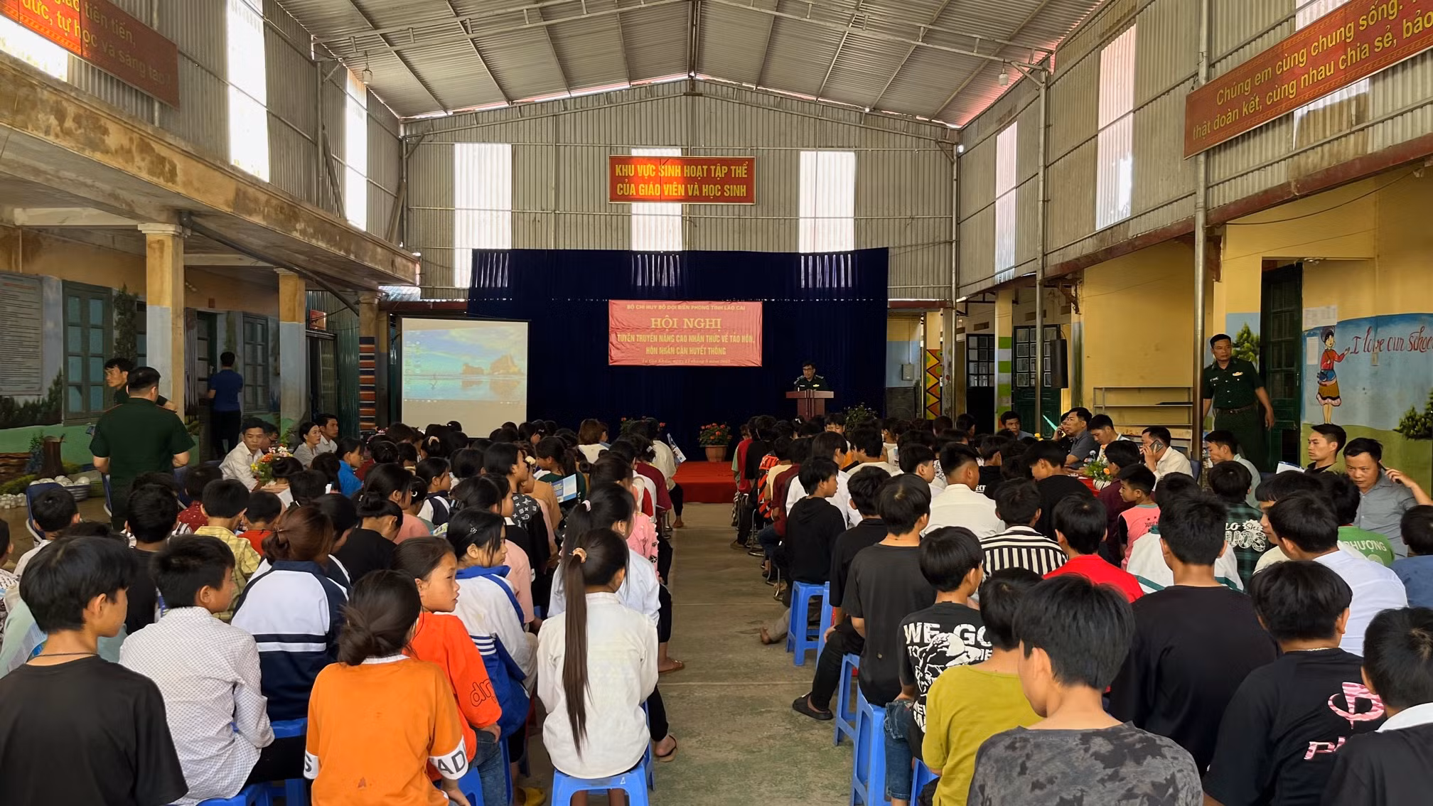 3.Quang cảnh buổi tuyên truyền tại trường trung học cơ sở phổ thông dân tộc bán trú Tả Gia Khâu.jpg