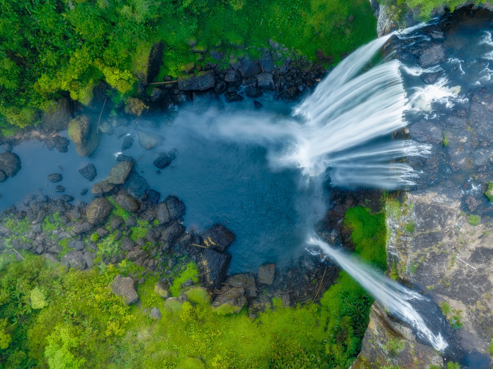 Thác nước đẹp ngoạn mục giữa đại ngàn Gia Lai ảnh 2