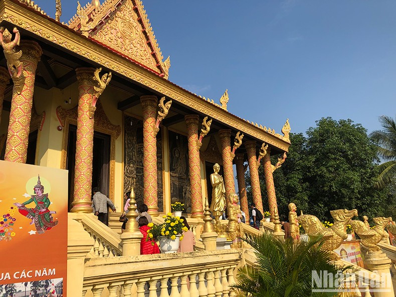 Chùa Kh'mer trong Làng Văn hóa, du lịch các dân tộc Việt Nam. Chùa Kh'mer trong Làng Văn hóa, du lịch các dân tộc Việt Nam.