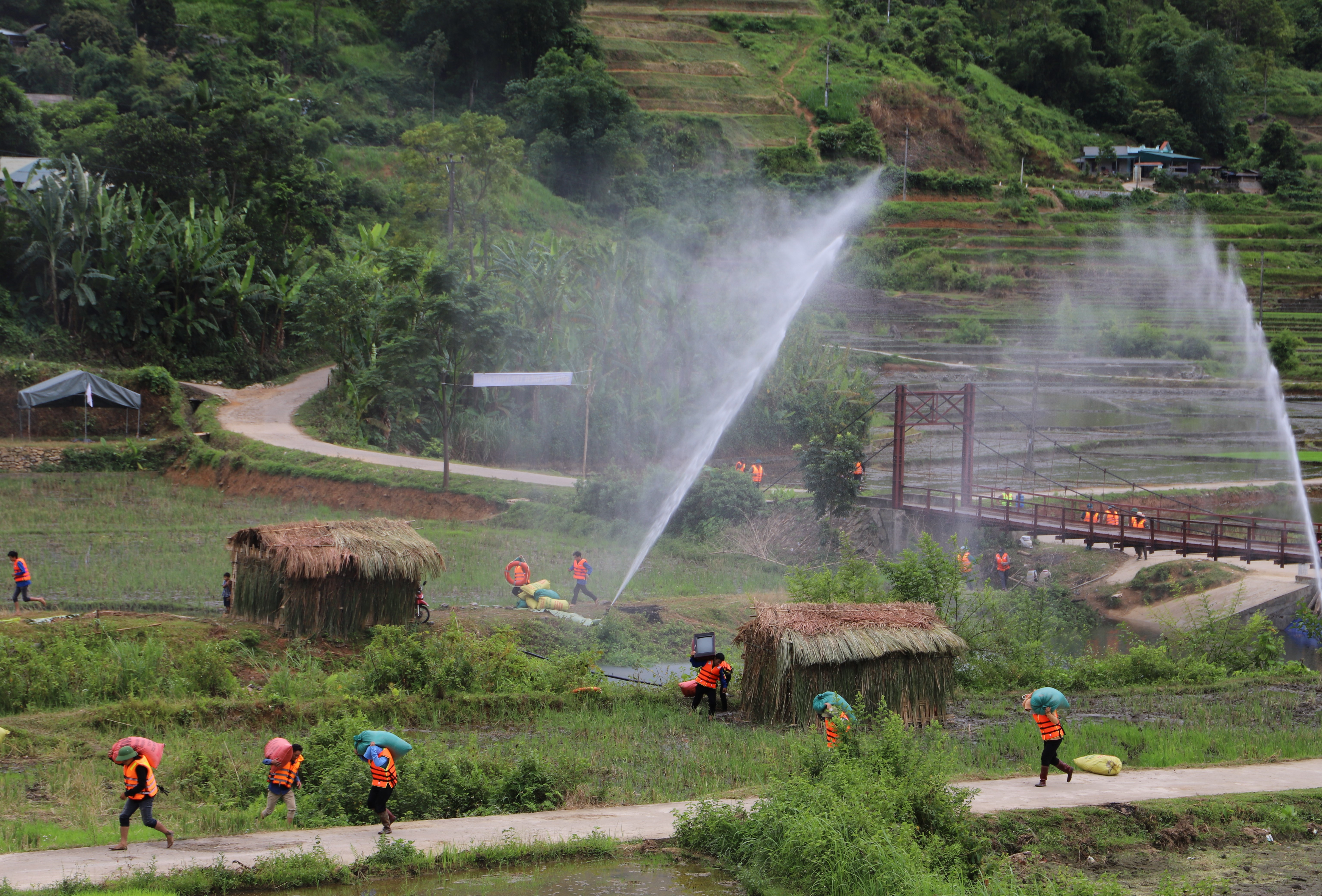 Phần diễn tập thực binh diễn ra tại thôn Lâm Tiến. IMG_9464.JPG