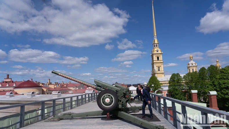 Bắn pháo kỷ niệm 133 năm Ngày sinh Chủ tịch Hồ Chí Minh.