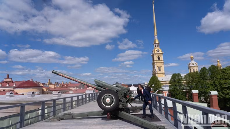 Bắn pháo kỷ niệm 133 năm Ngày sinh Chủ tịch Hồ Chí Minh.