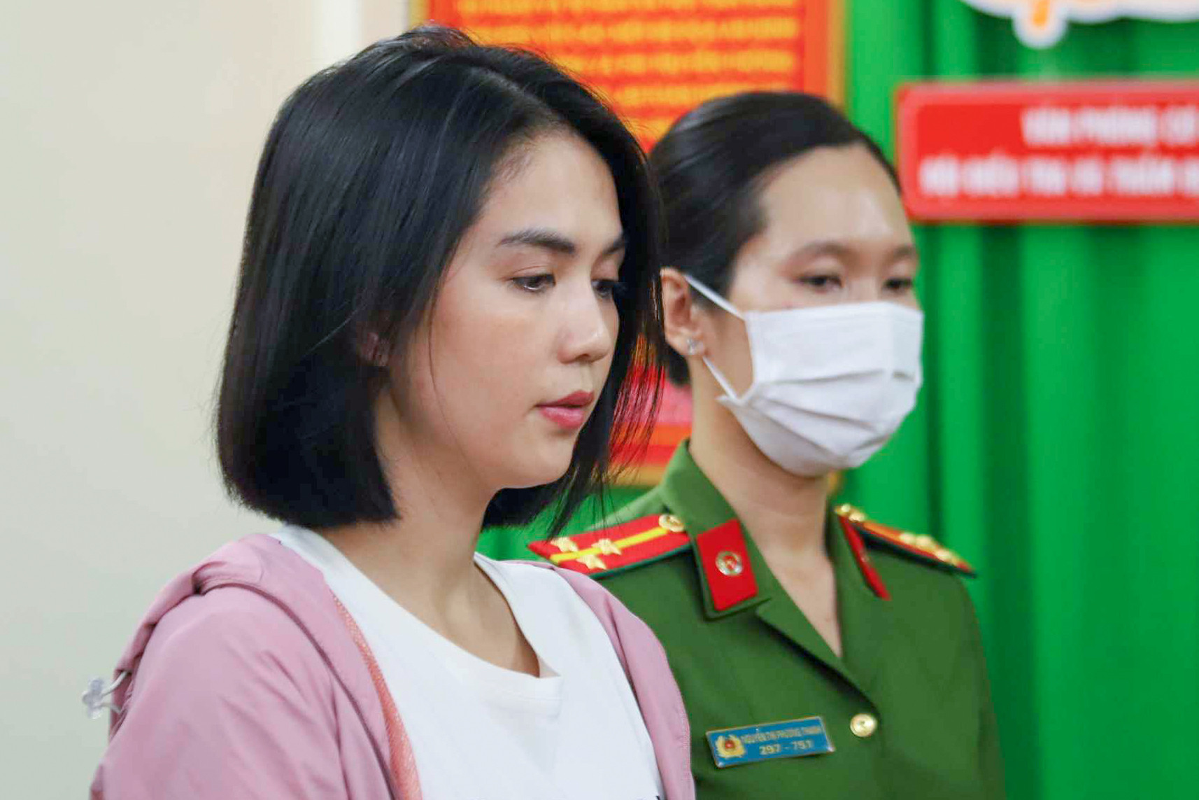 Bị can Ngọc Trinh tại công an. ngoc-trinh-1124.jpg
