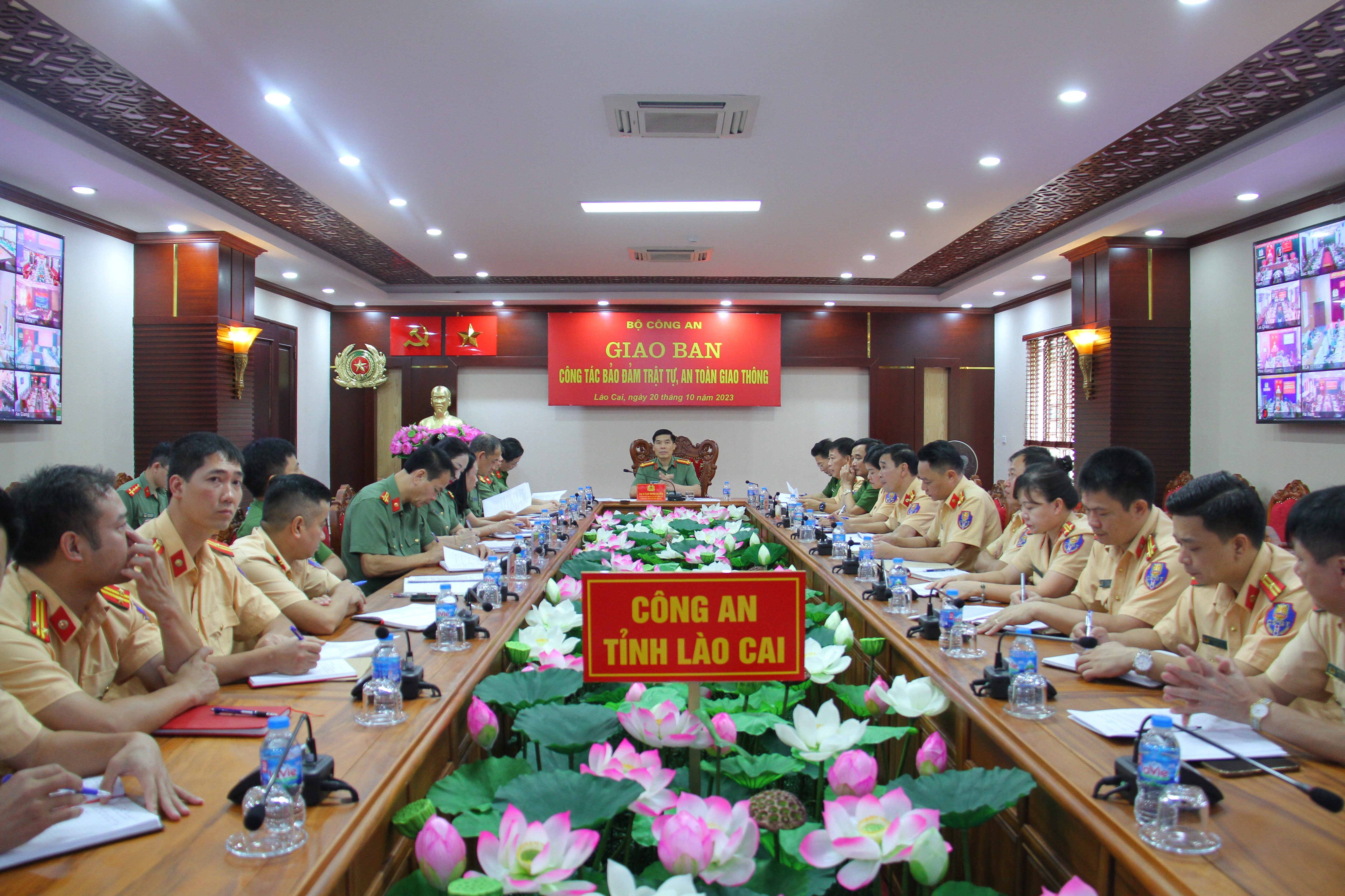 Đại biểu tham dự giao ban tại điểm cầu Lào Cai. Quang cảnh Hội nghị tại điểm cầu Lào Cai.JPG