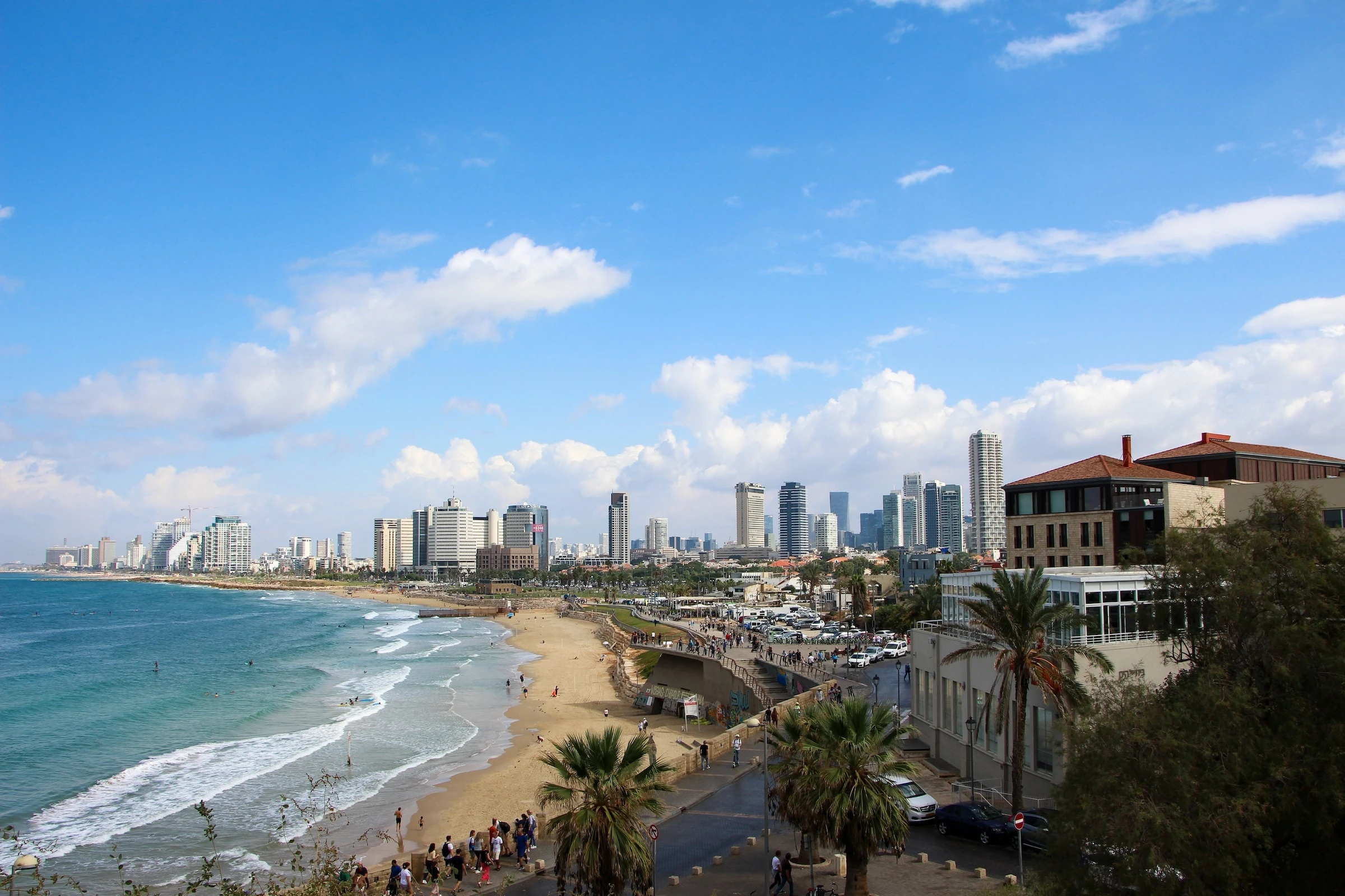 Tel Aviv, Israel: Di chuyển đến Trung Đông, Israel là một trong những thành phố hạnh phúc nhất thế giới. Di sản văn hóa đa dạng, những con người thân thiện và nền ẩm thực phong phú khiến Tel Aviv trở thành điểm nóng trong những kỳ nghỉ.