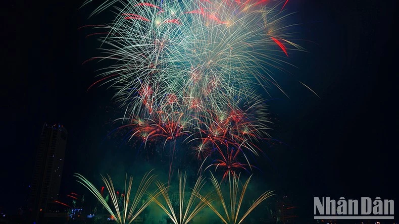 Từng đoạt Quán quân năm 2015 và Á quân năm 2017, đội pháo hoa của Australia đã trở nên rất quen thuộc với Lễ hội pháo hoa quốc tế Đà Nẵng.