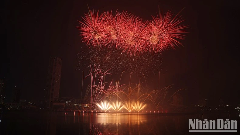 Một nước Australia thời hiện đại được tái hiện qua pháo hoa.