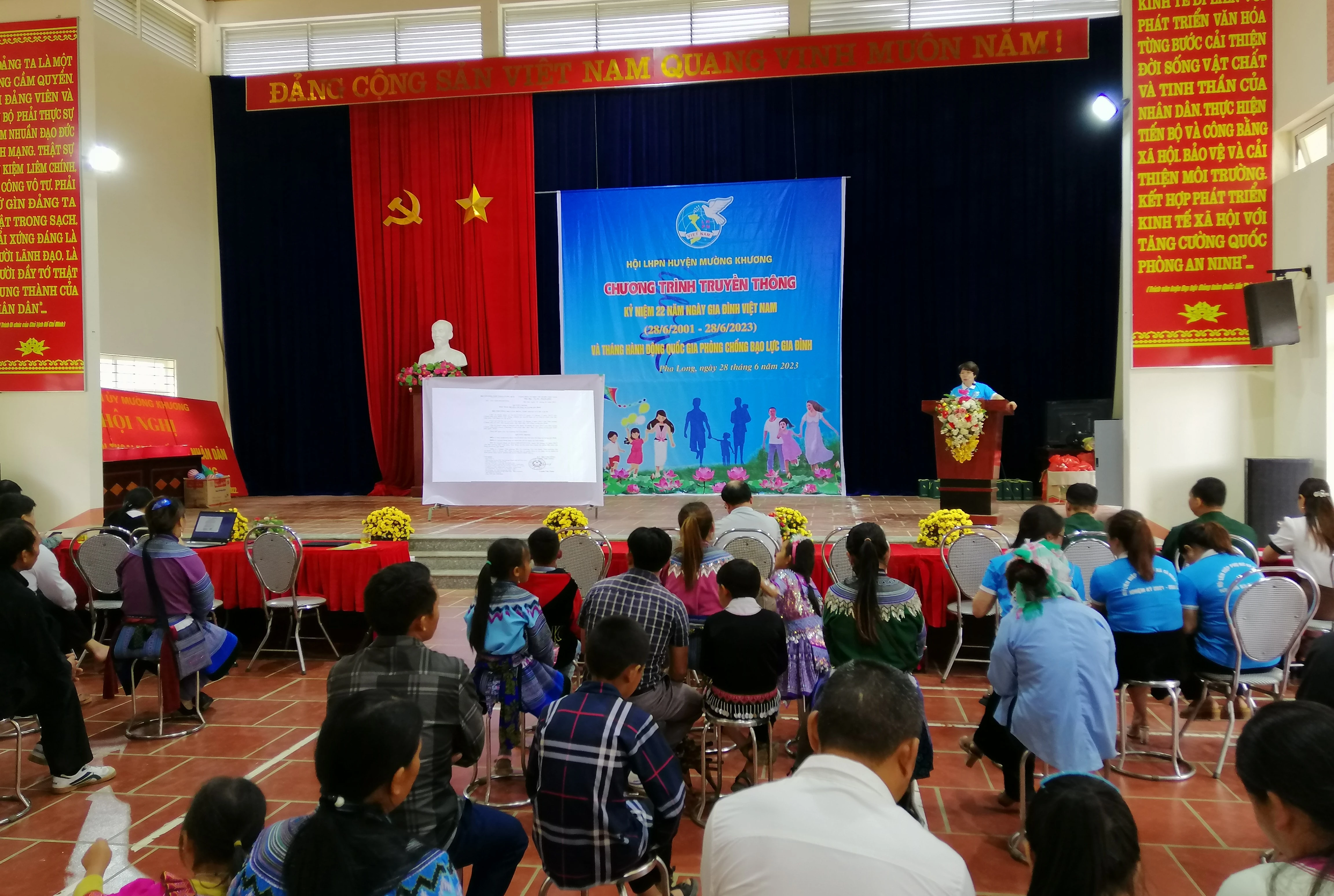 Quang cảnh buổi truyền thông.jpg