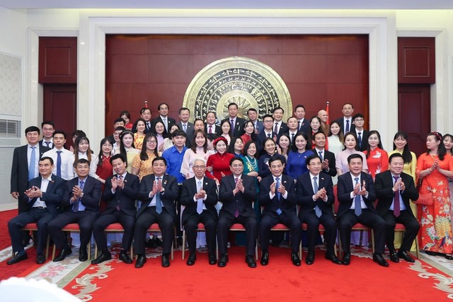 Thủ tướng đã gặp cán bộ, nhân viên Đại sứ quán Việt Nam và đại diện cộng đồng người Việt Nam tại Trung Quốc. IMG_20230629_154439.jpg