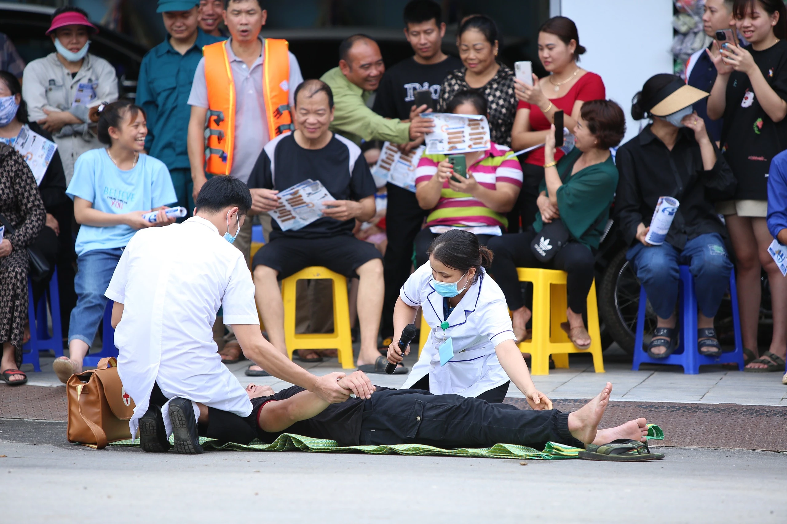 Ảnh 4. Một số hình ảnh trong buổi diễn tập PCCC và cứu nạn cứu hộ (3).jpg