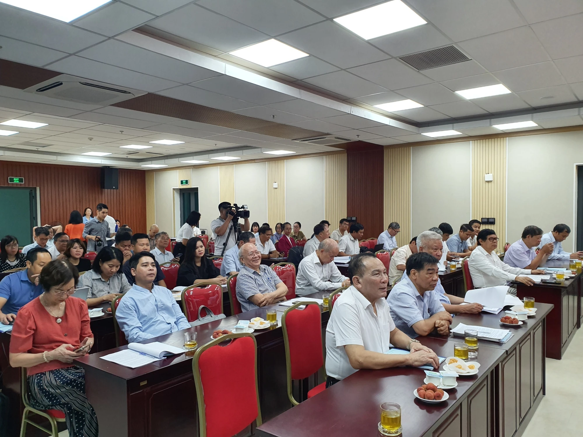 Các đại biểu tham dự Hội thảo “Vấn đề kinh tế báo chí đối với các Tạp chí khoa học của Liên hiệp Hội Việt Nam”.