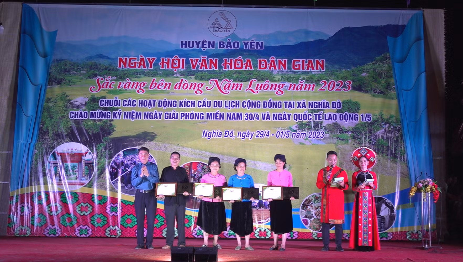 Trao giải thưởng Homestay ASEAN giai đoạn 2023- 2025 cho các hộ gia đình.jpg