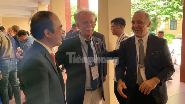 Các đại biểu đến từ Pháp tham gia Hội nghị.