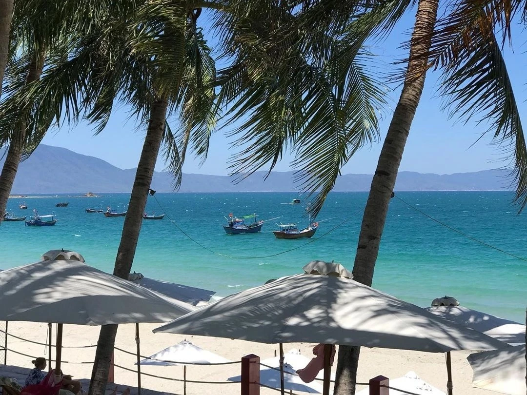 Bãi biển Dốc Lết ít được chú ý hơn so với các bãi biển ở TP Nha Trang.
