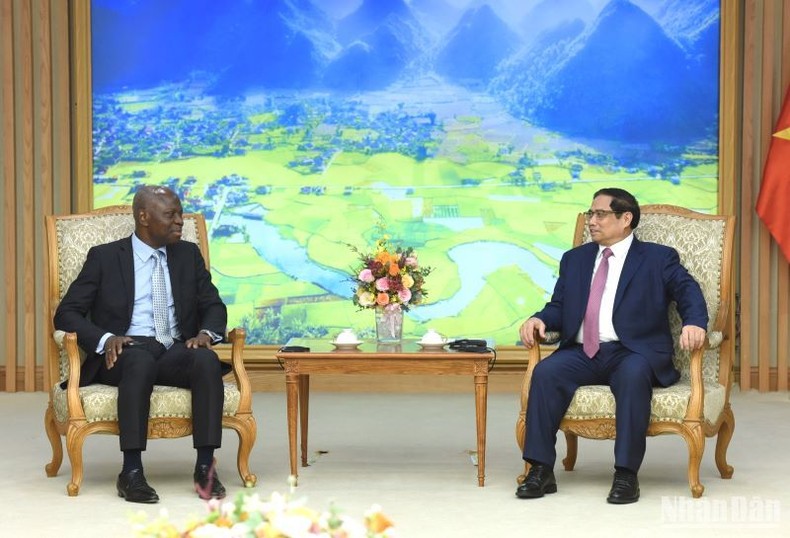 Thủ tướng Phạm Minh Chính và Tổng Giám đốc Tổ chức Lao động Quốc tế (ILO) Gilbert F. Houngbo. Thủ tướng Phạm Minh Chính và Tổng Giám đốc Tổ chức Lao động Quốc tế (ILO) Gilbert F. Houngbo.