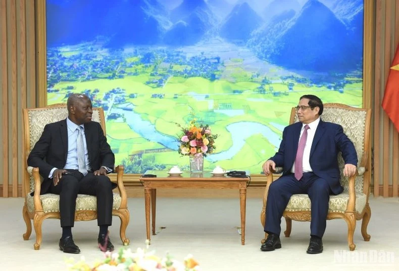 Thủ tướng Phạm Minh Chính và Tổng Giám đốc Tổ chức Lao động Quốc tế (ILO) Gilbert F. Houngbo.