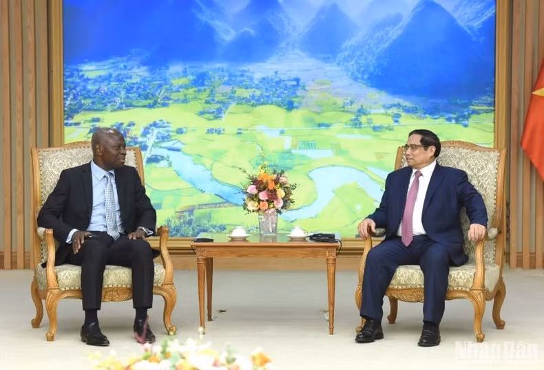 Thủ tướng Phạm Minh Chính và Tổng Giám đốc Tổ chức Lao động Quốc tế (ILO) Gilbert F. Houngbo.