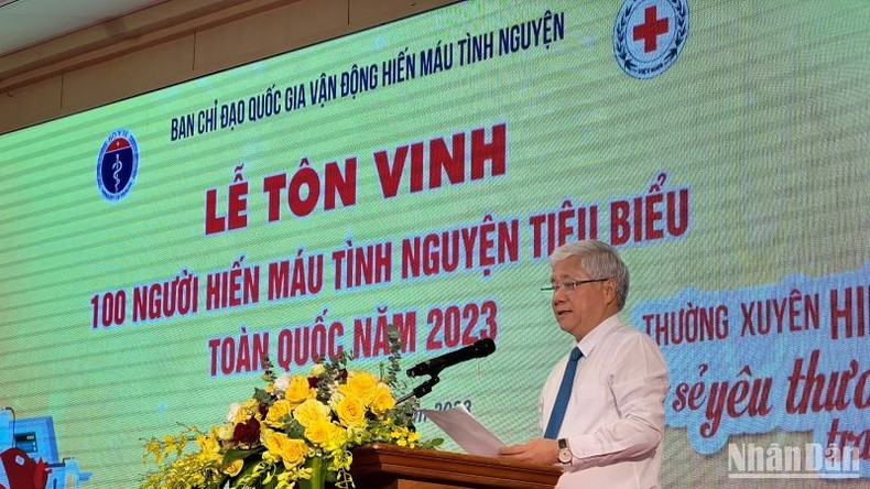 Chủ tịch Ủy ban Trung ương Mặt trận Tổ quốc Việt Nam Đỗ Văn Chiến phát biểu. Chủ tịch Ủy ban Trung ương Mặt trận Tổ quốc Việt Nam Đỗ Văn Chiến phát biểu.