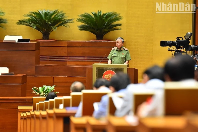 Bộ trưởng Công an Tô Lâm phát biểu giải trình, làm rõ một số vấn đề đại biểu Quốc hội nêu.