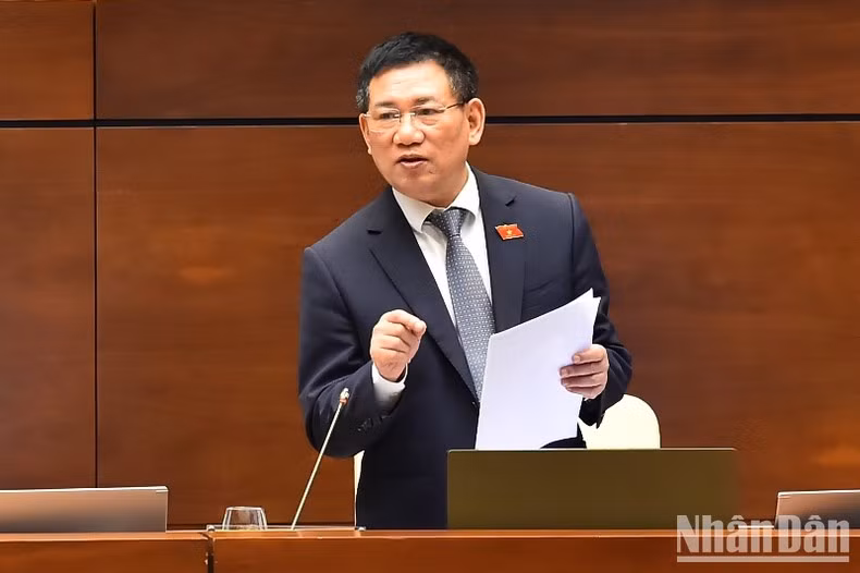 Bộ trưởng Tài chính Hồ Đức Phớc báo cáo giải trình, làm rõ một số vấn đề các đại biểu Quốc hội nêu.