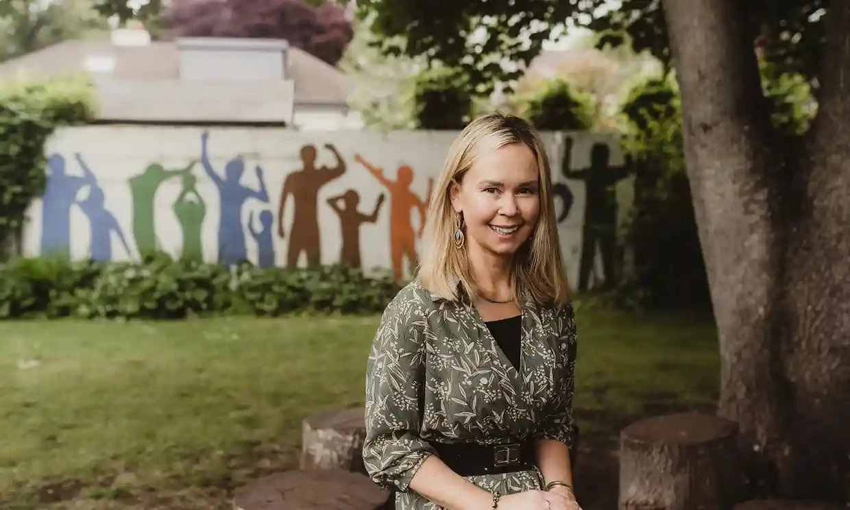 Hiệu trưởng Rachel Harper là người dẫn đầu sáng kiến cấm trẻ dùng điện thoại thông minh.