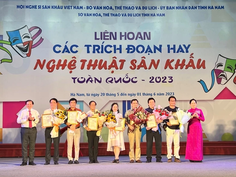 Vinh danh 7 đơn vị có trích đoạn xuất sắc tại Liên hoan.