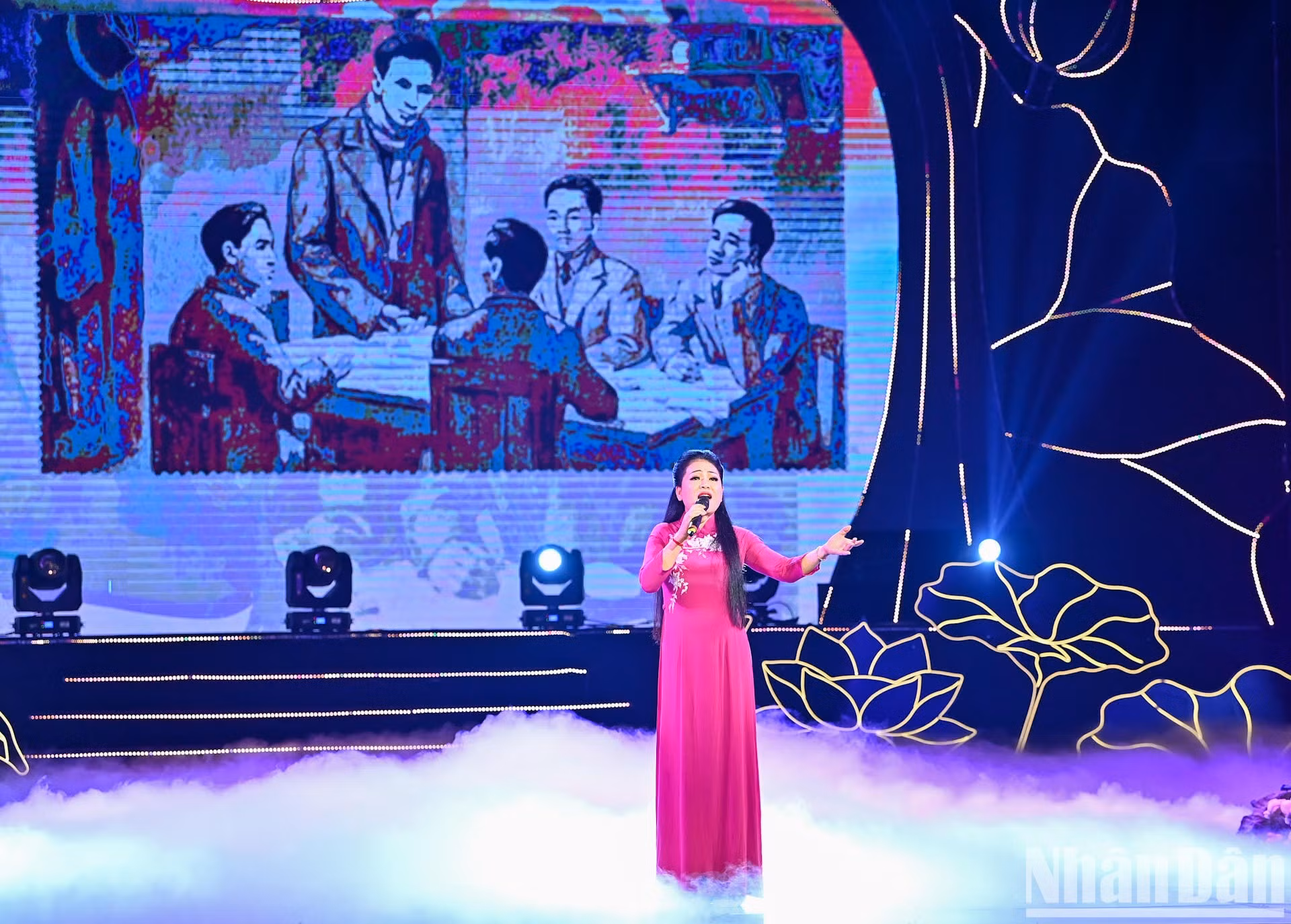 Ca khúc “Thăm bến Nhà Rồng” qua phần trình diễn của ca sĩ Anh Thơ.