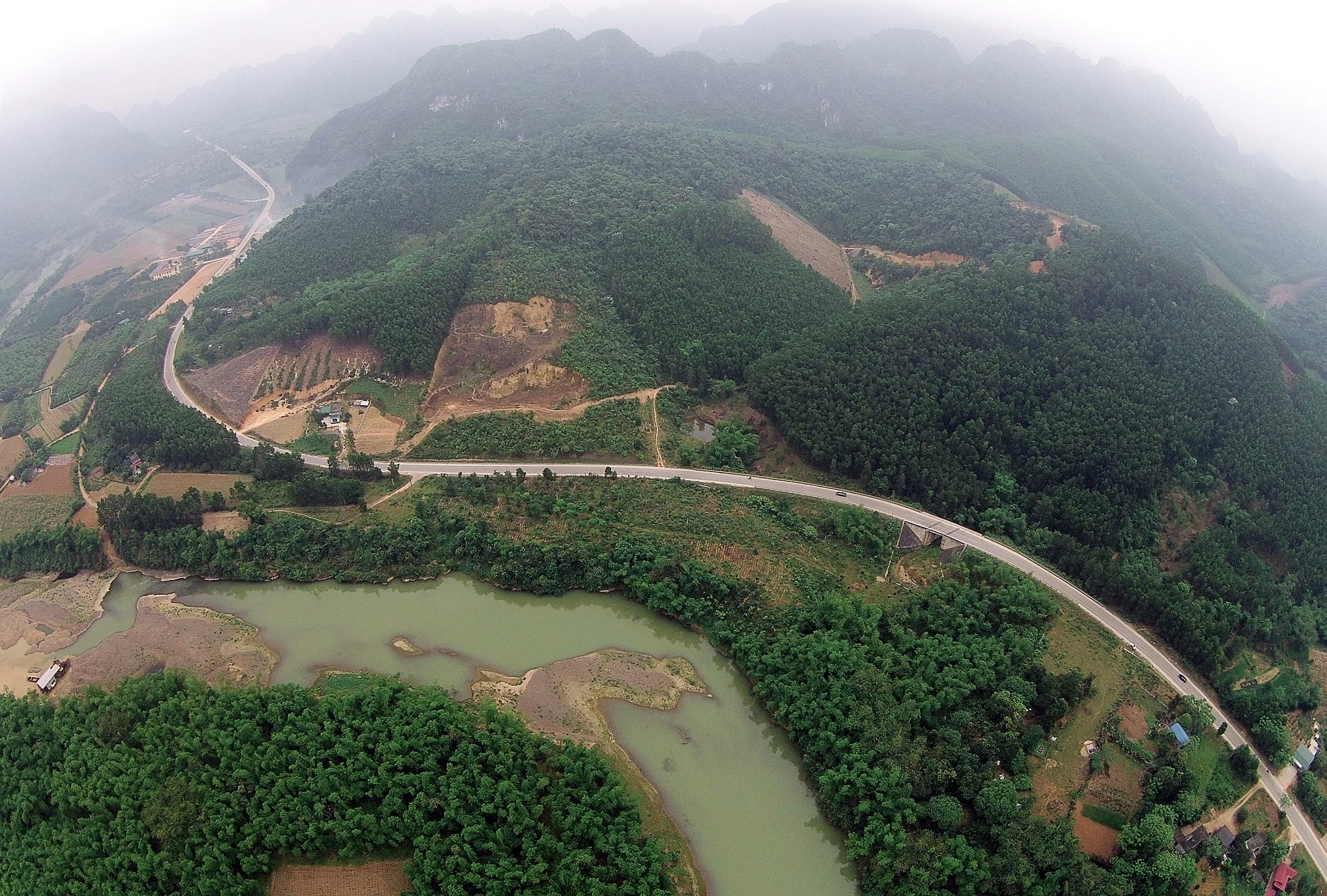 Tuyến đường Hồ Chí Minh nhìn từ trên cao.