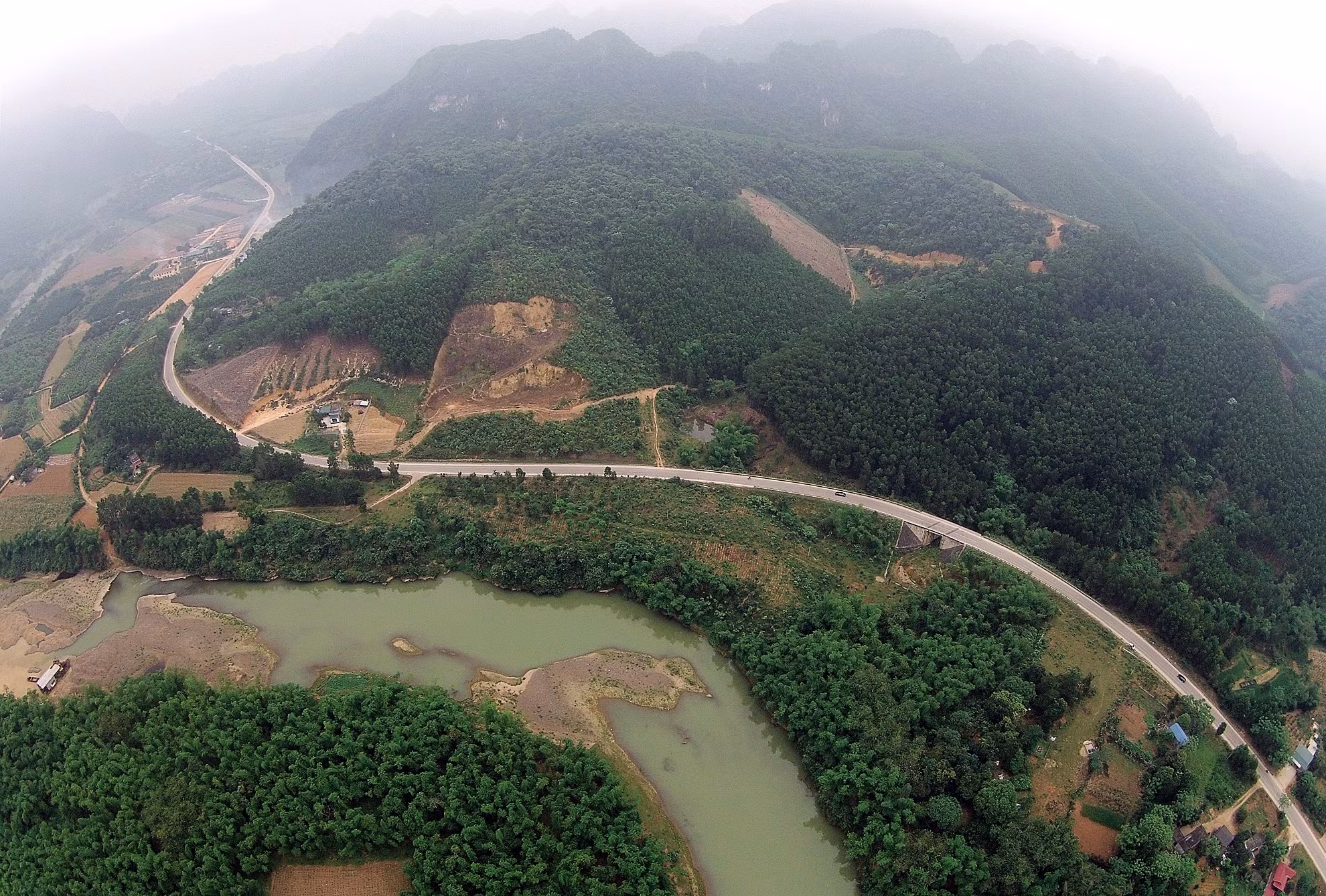 Tuyến đường Hồ Chí Minh nhìn từ trên cao.