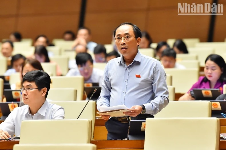 Đại biểu Lê Nhật Thành (Đoàn đại biểu Quốc hội TP Hà Nội) phát biểu.