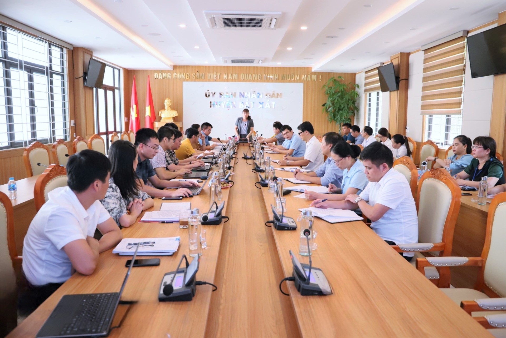 Quang cảnh buổi làm việc. 1 (6).jpg