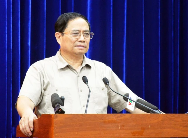 Thủ tướng Chính phủ Phạm Minh Chính phát biểu tại cuộc làm việc với lãnh đạo các tỉnh Cà Mau, Bạc Liêu, Sóc Trăng về tình hình sạt lở.
