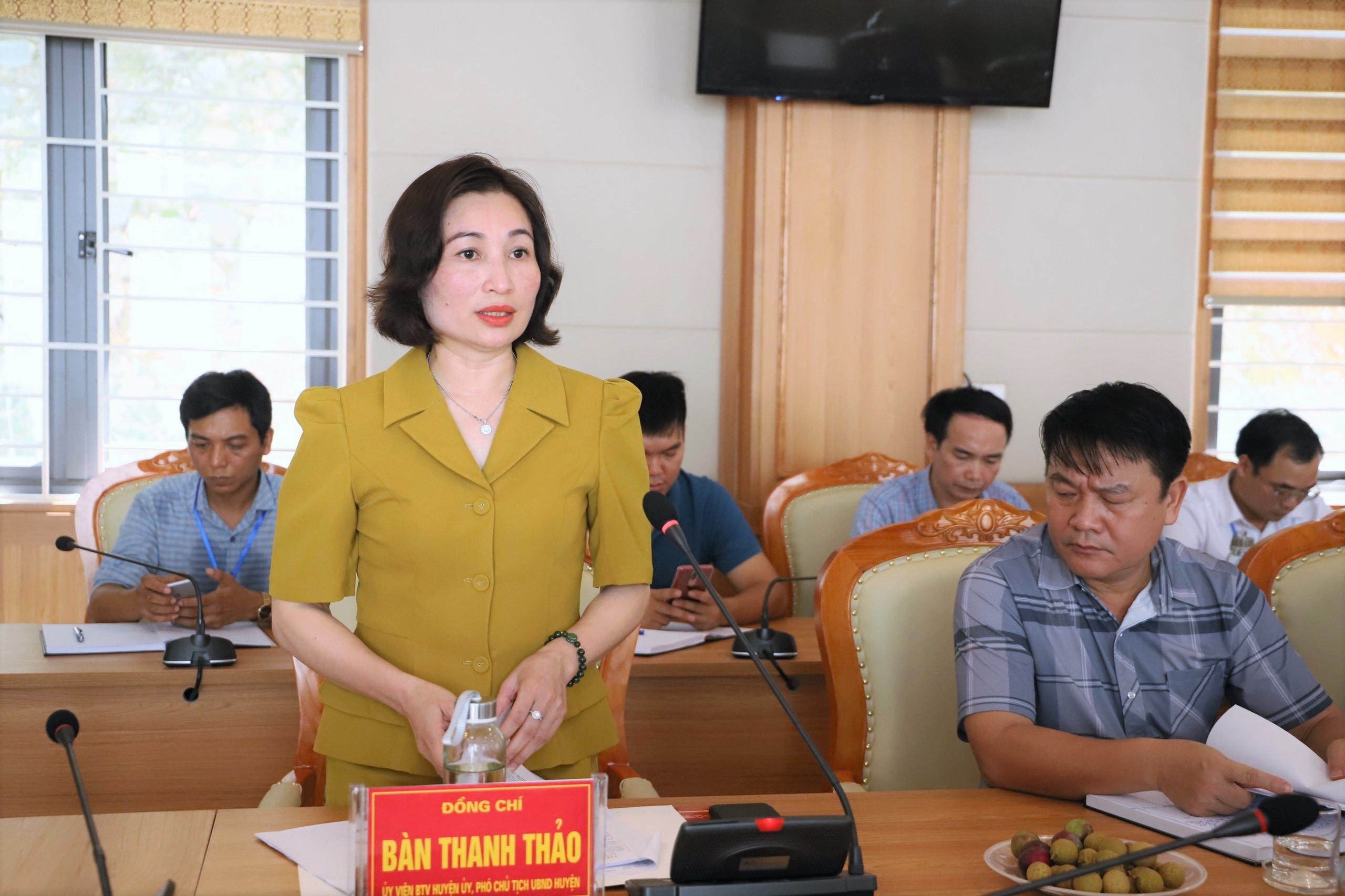 Lãnh đạo huyện Bát Xát báo cáo tình hình thực hiện Đề án 07. 2 (5).jpg