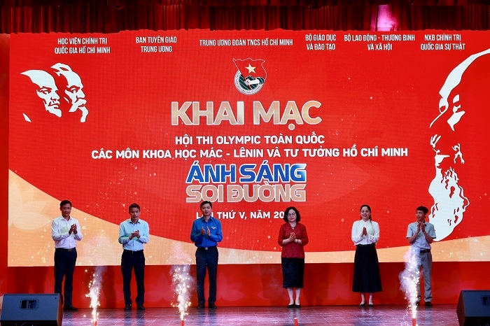 Hội thi Olympic toàn quốc các môn khoa học Mác - Lênin, tư tưởng Hồ Chí Minh đã nhận được sự tham gia tích cực của đông đảo các bạn trẻ trong cả nước. Hội thi Olympic toàn quốc các môn khoa học Mác - Lênin, tư tưởng Hồ Chí Minh đã nhận được sự tham gia tích cực của đông đảo các bạn trẻ trong cả nước.