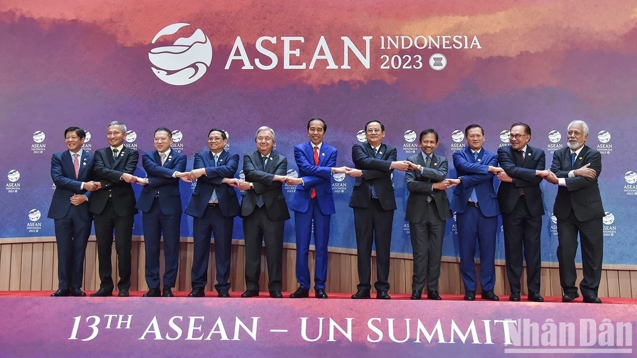Các nhà lãnh đạo ASEAN và Thủ tướng Australia Anthony Albanese chụp ảnh lưu niệm tại Hội nghị Cấp cao ASEAN-Australia lần thứ 3.