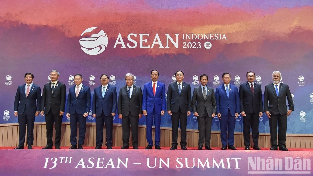 Các nhà Lãnh đạo ASEAN và Thủ tướng Australia Anthony Albanese chụp ảnh lưu niệm tại Hội nghị Cấp cao ASEAN-Australia lần thứ 3.
